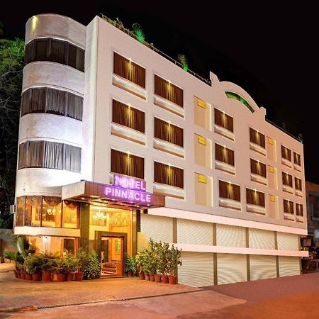 Hotel Pinnacle Ахмедабад Экстерьер фото