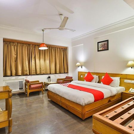 Hotel Pinnacle Ахмедабад Экстерьер фото