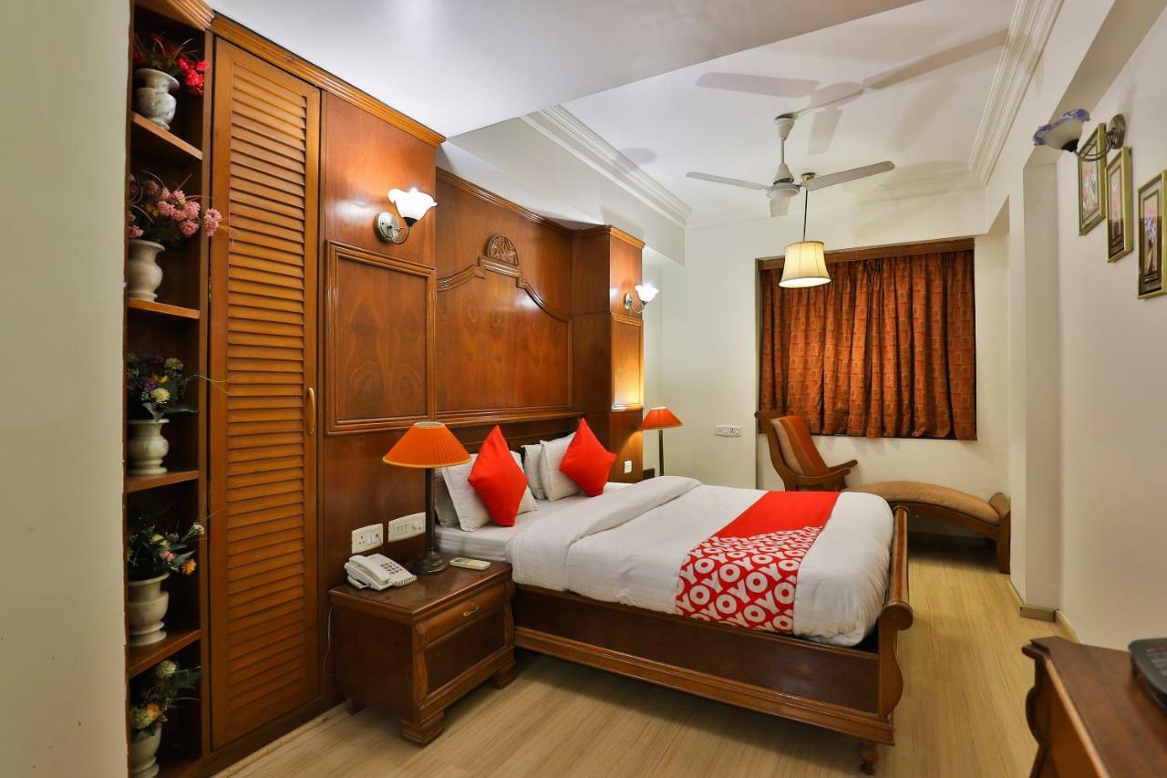 Hotel Pinnacle Ахмедабад Экстерьер фото