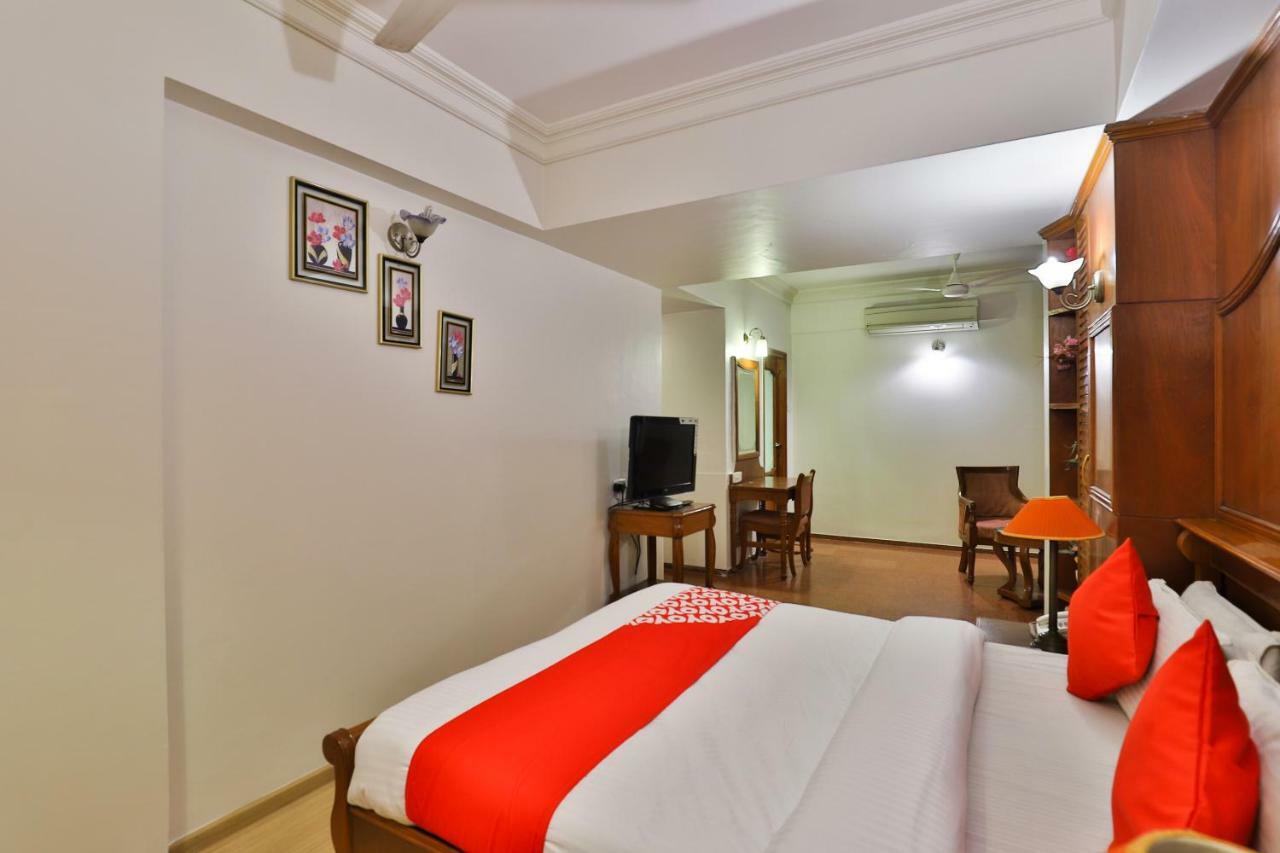 Hotel Pinnacle Ахмедабад Экстерьер фото